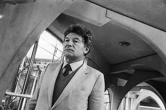 1985-40569-10 - Paul Chemetov